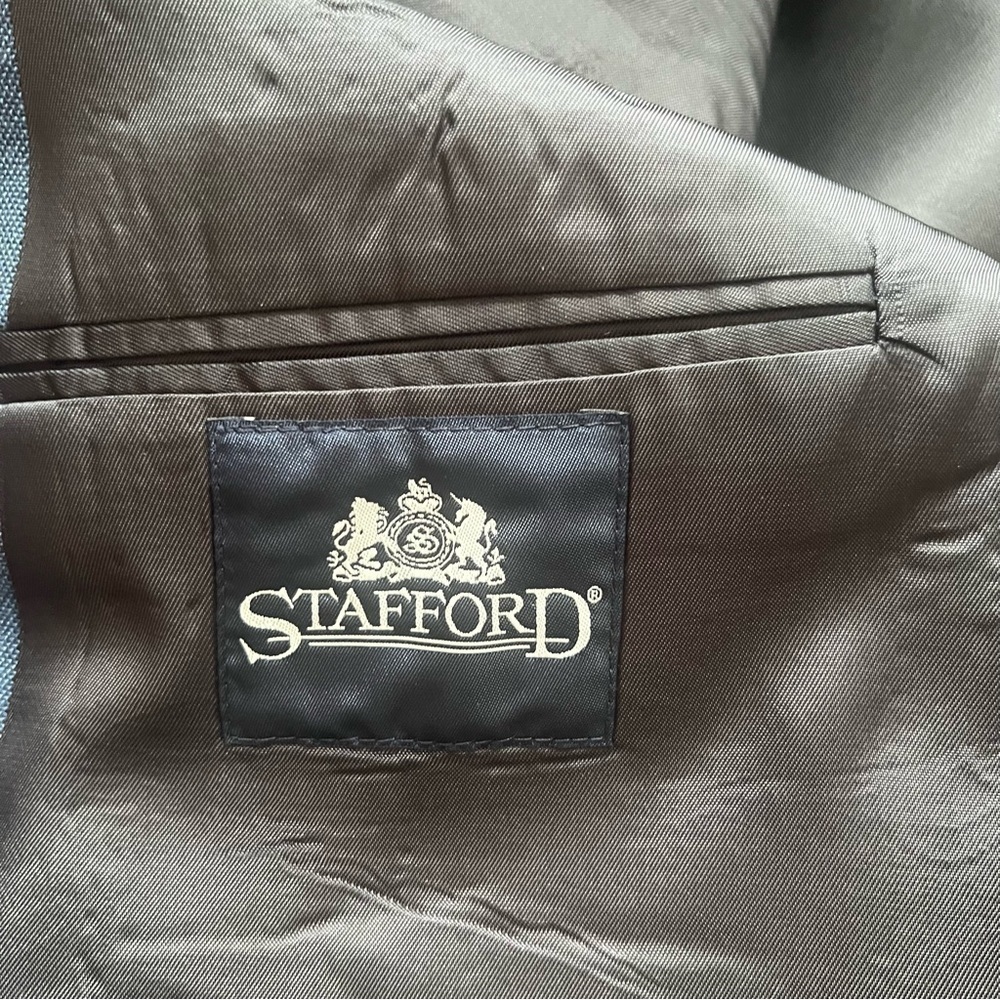 Stafford Men’s Wool Blend 2 Gold Metal Buttons Blue Blazer Sport Coat Size 42S - Picture 4 of 16